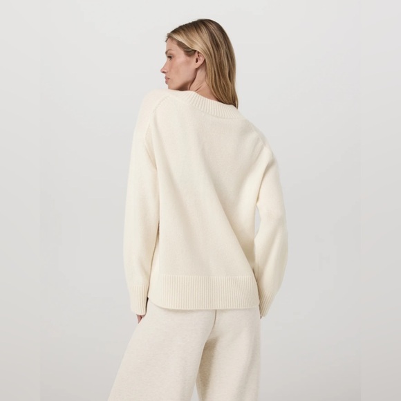 Vuori Porcelain Émilie Cashmere Oversized V-Neck - Picture 3 of 4